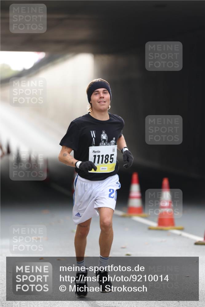 05.10.2025 - 20. swb-Marathon Bremen Michael Strokosch http://msf.ph/oto/9210014 05.10.2025 10:32:28 Laufen 11185 meine-sportfotos.de