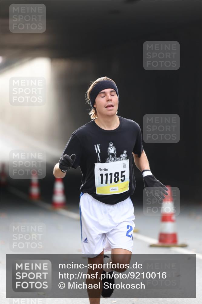 05.10.2025 - 20. swb-Marathon Bremen Michael Strokosch http://msf.ph/oto/9210016 05.10.2025 10:32:29 Laufen 11185, 2 meine-sportfotos.de