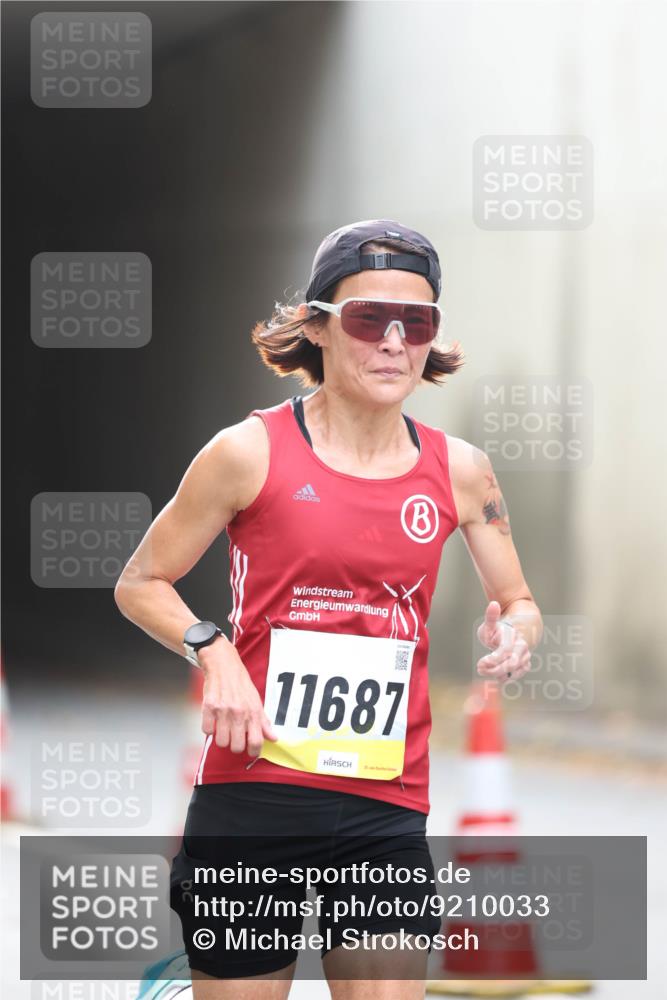 05.10.2025 - 20. swb-Marathon Bremen Michael Strokosch http://msf.ph/oto/9210033 05.10.2025 10:32:35 Laufen 11687, 2 meine-sportfotos.de