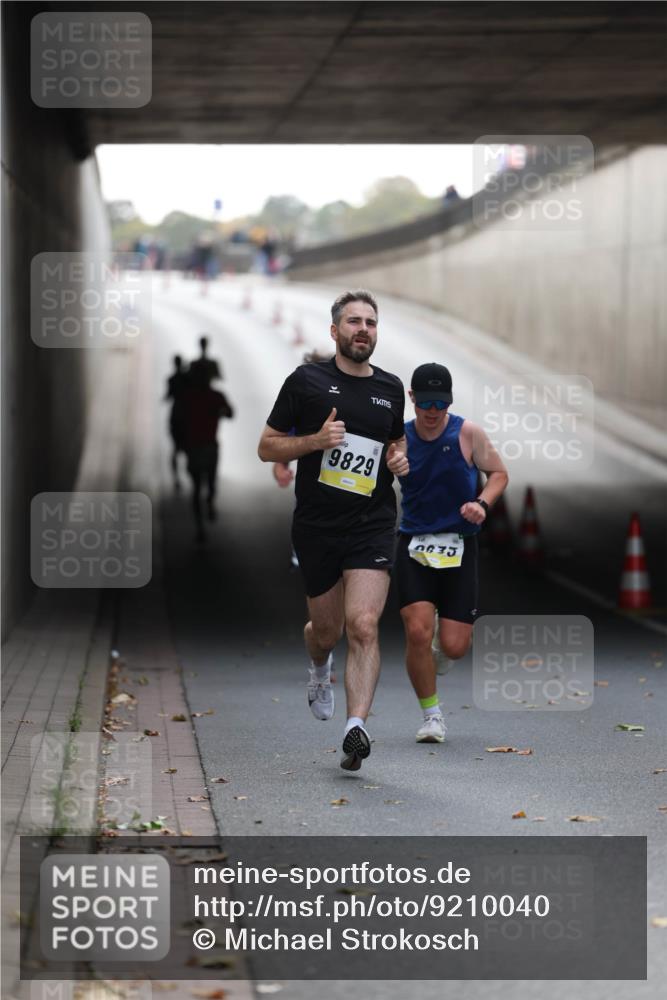 05.10.2025 - 20. swb-Marathon Bremen Michael Strokosch http://msf.ph/oto/9210040 05.10.2025 10:32:47 Laufen 9829, 4633 meine-sportfotos.de