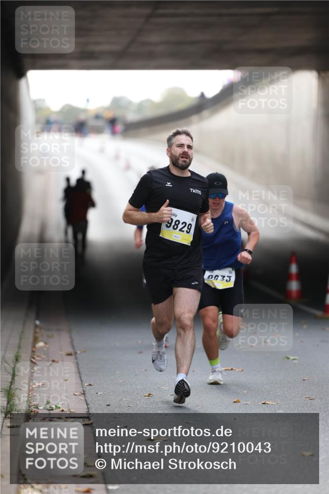 05.10.2025 - 20. swb-Marathon Bremen Michael Strokosch http://msf.ph/oto/9210043 05.10.2025 10:32:48 Laufen 9829, 0833 meine-sportfotos.de
