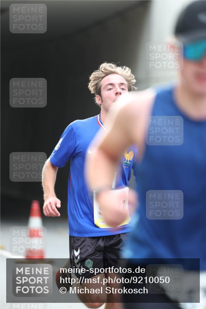 05.10.2025 - 20. swb-Marathon Bremen Michael Strokosch http://msf.ph/oto/9210050 05.10.2025 10:32:51 Laufen 0265 meine-sportfotos.de