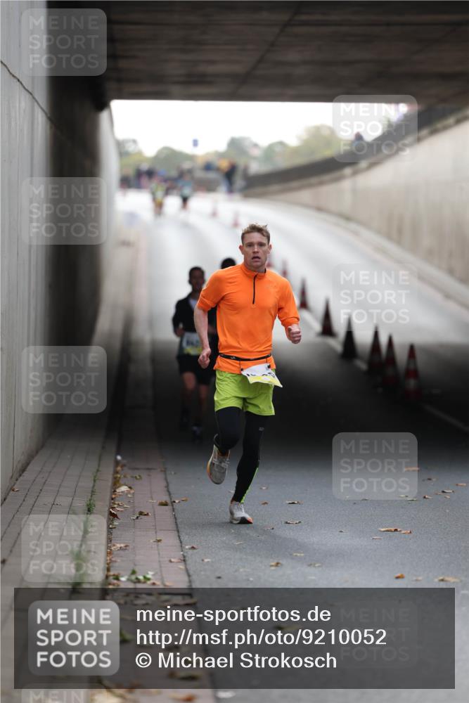 05.10.2025 - 20. swb-Marathon Bremen Michael Strokosch http://msf.ph/oto/9210052 05.10.2025 10:32:55 Laufen  meine-sportfotos.de