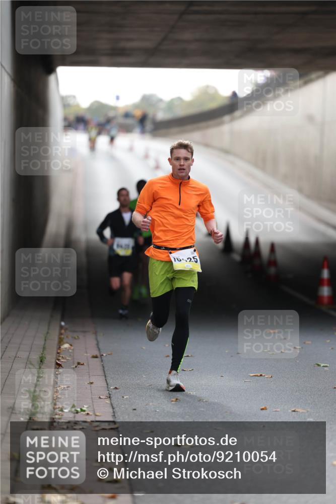 05.10.2025 - 20. swb-Marathon Bremen Michael Strokosch http://msf.ph/oto/9210054 05.10.2025 10:32:55 Laufen 10, 25 meine-sportfotos.de