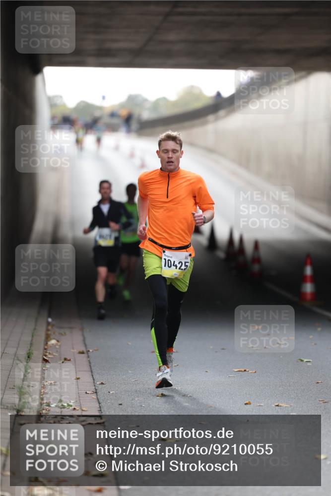 05.10.2025 - 20. swb-Marathon Bremen Michael Strokosch http://msf.ph/oto/9210055 05.10.2025 10:32:55 Laufen 10425 meine-sportfotos.de