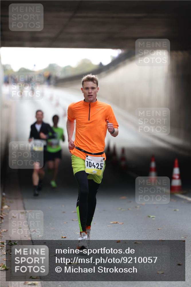 05.10.2025 - 20. swb-Marathon Bremen Michael Strokosch http://msf.ph/oto/9210057 05.10.2025 10:32:56 Laufen 10425 meine-sportfotos.de