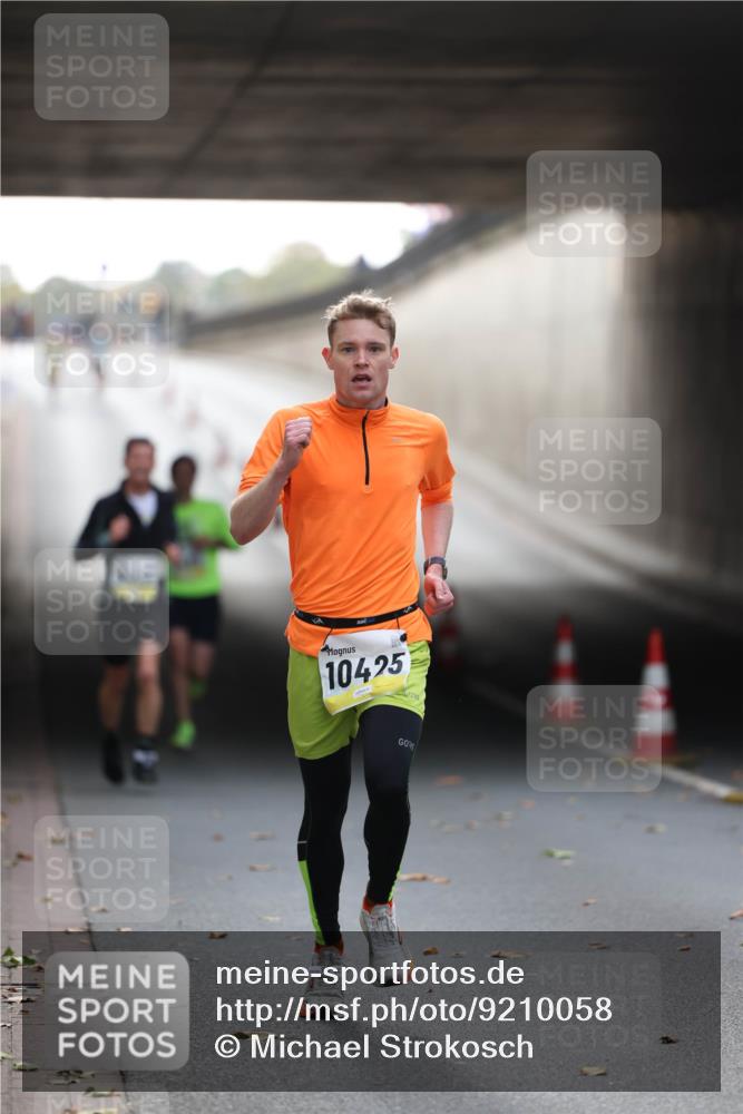 05.10.2025 - 20. swb-Marathon Bremen Michael Strokosch http://msf.ph/oto/9210058 05.10.2025 10:32:56 Laufen 10425 meine-sportfotos.de