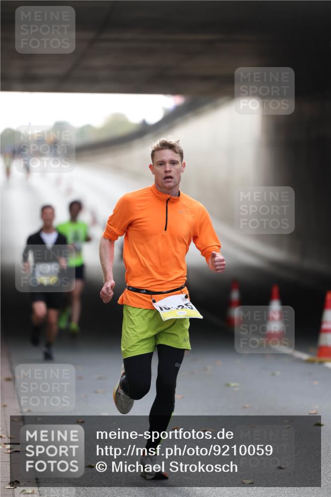 05.10.2025 - 20. swb-Marathon Bremen Michael Strokosch http://msf.ph/oto/9210059 05.10.2025 10:32:57 Laufen  meine-sportfotos.de