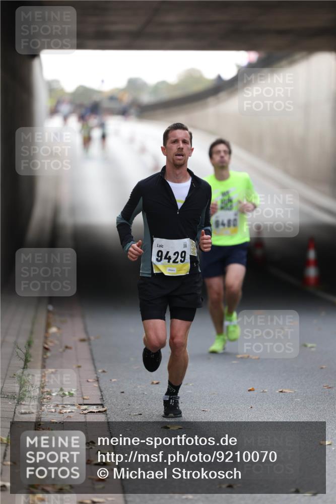 05.10.2025 - 20. swb-Marathon Bremen Michael Strokosch http://msf.ph/oto/9210070 05.10.2025 10:33:00 Laufen 9429, 8480 meine-sportfotos.de