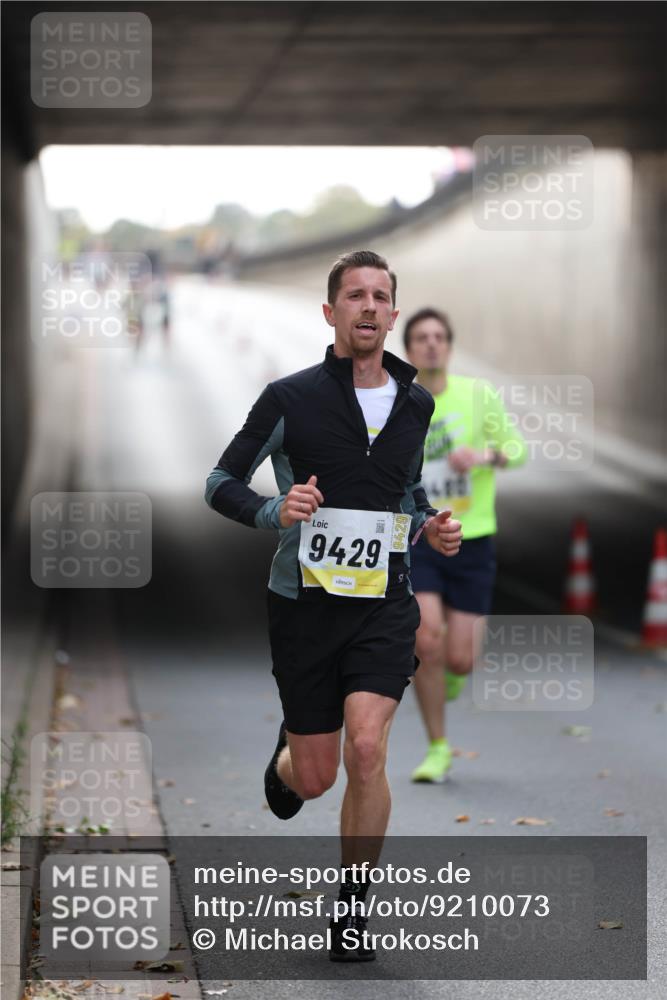 05.10.2025 - 20. swb-Marathon Bremen Michael Strokosch http://msf.ph/oto/9210073 05.10.2025 10:33:01 Laufen 9429 meine-sportfotos.de