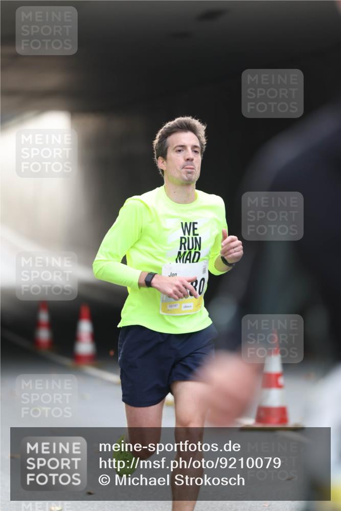 05.10.2025 - 20. swb-Marathon Bremen Michael Strokosch http://msf.ph/oto/9210079 05.10.2025 10:33:03 Laufen 02187 meine-sportfotos.de