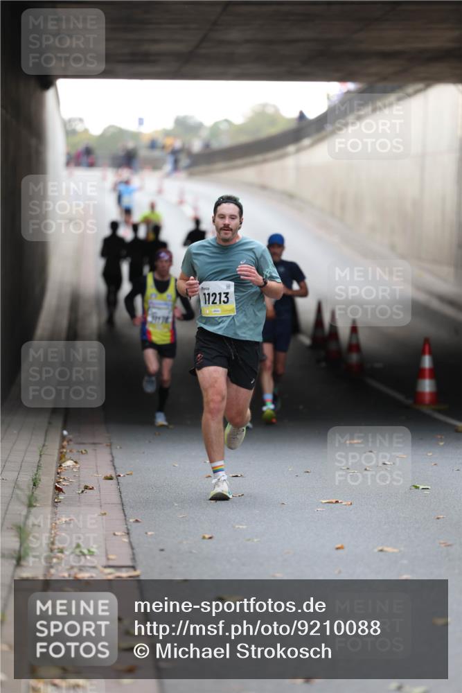 05.10.2025 - 20. swb-Marathon Bremen Michael Strokosch http://msf.ph/oto/9210088 05.10.2025 10:33:21 Laufen 11213 meine-sportfotos.de