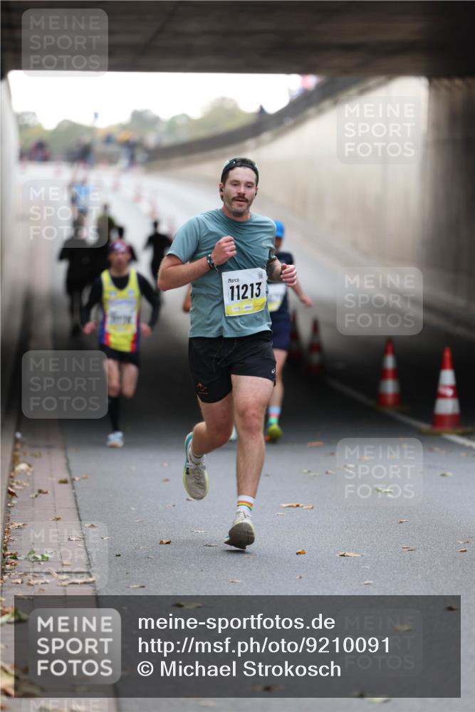 05.10.2025 - 20. swb-Marathon Bremen Michael Strokosch http://msf.ph/oto/9210091 05.10.2025 10:33:22 Laufen 11213 meine-sportfotos.de