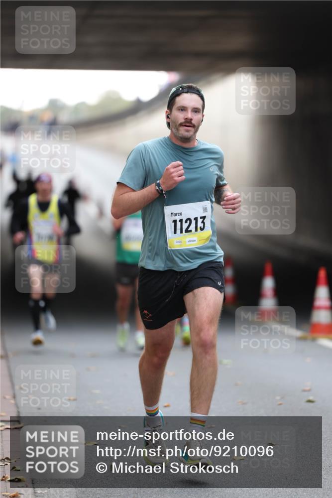 05.10.2025 - 20. swb-Marathon Bremen Michael Strokosch http://msf.ph/oto/9210096 05.10.2025 10:33:23 Laufen 11213, 0220 meine-sportfotos.de