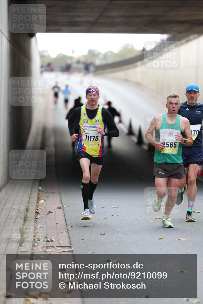 05.10.2025 - 20. swb-Marathon Bremen Michael Strokosch http://msf.ph/oto/9210099 05.10.2025 10:33:24 Laufen 30, 11176, 565, 170 meine-sportfotos.de