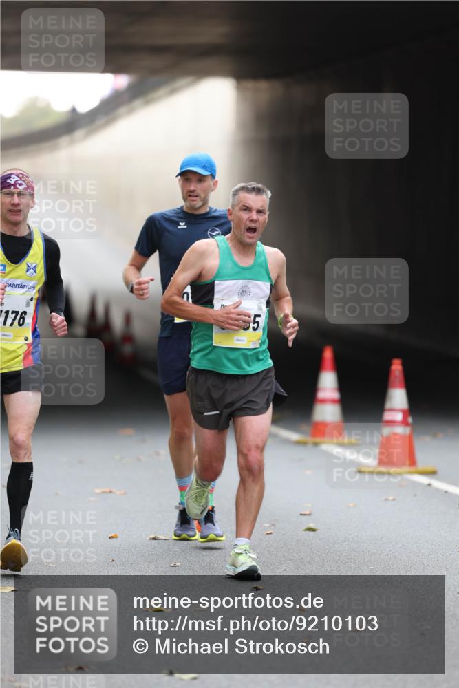 05.10.2025 - 20. swb-Marathon Bremen Michael Strokosch http://msf.ph/oto/9210103 05.10.2025 10:33:25 Laufen 55, 176 meine-sportfotos.de