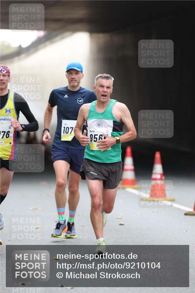 05.10.2025 - 20. swb-Marathon Bremen Michael Strokosch http://msf.ph/oto/9210104 05.10.2025 10:33:26 Laufen 76, 107, 956 meine-sportfotos.de