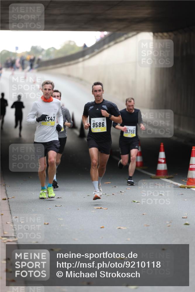 05.10.2025 - 20. swb-Marathon Bremen Michael Strokosch http://msf.ph/oto/9210118 05.10.2025 10:33:31 Laufen 0347, 500, 9586, 0358 meine-sportfotos.de