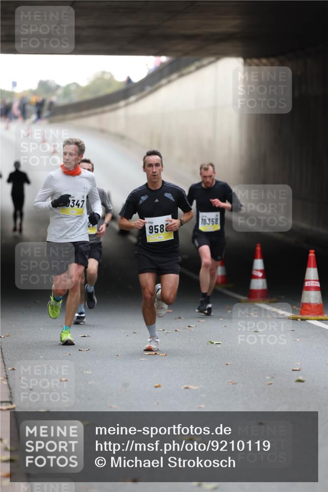 05.10.2025 - 20. swb-Marathon Bremen Michael Strokosch http://msf.ph/oto/9210119 05.10.2025 10:33:31 Laufen 347, 33, 958, 18358 meine-sportfotos.de
