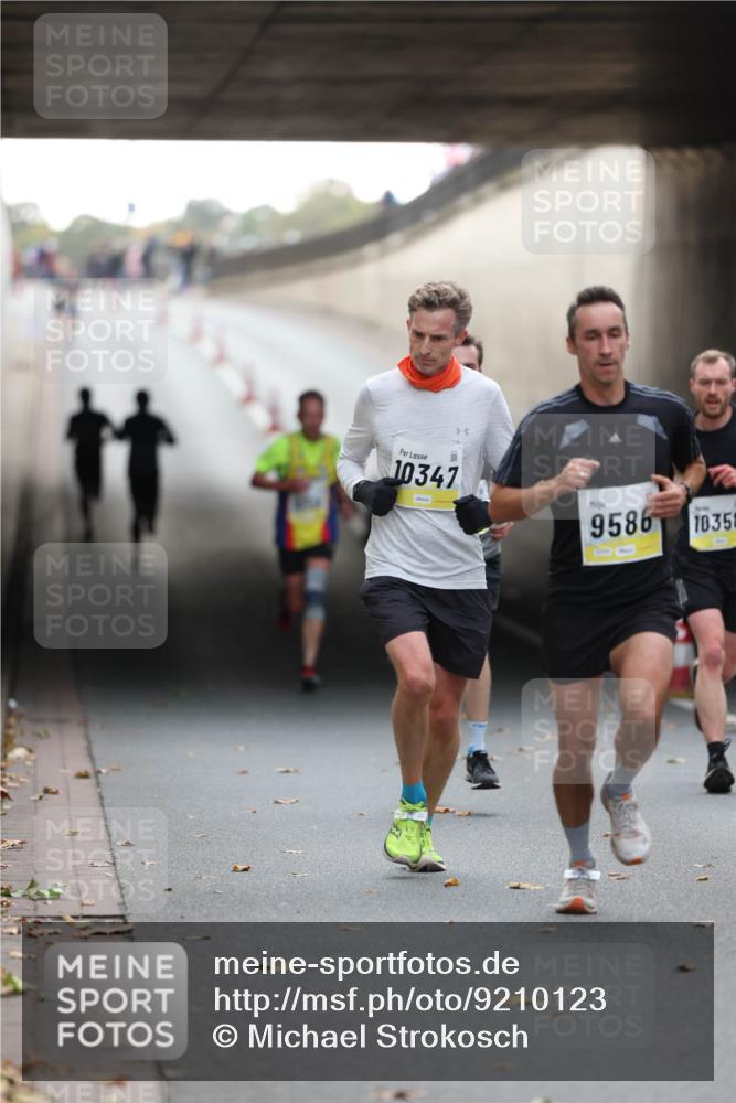05.10.2025 - 20. swb-Marathon Bremen Michael Strokosch http://msf.ph/oto/9210123 05.10.2025 10:33:33 Laufen 10347, 9586, 1035 meine-sportfotos.de