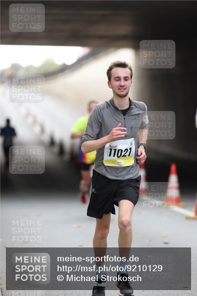 05.10.2025 - 20. swb-Marathon Bremen Michael Strokosch http://msf.ph/oto/9210129 05.10.2025 10:33:35 Laufen 11021 meine-sportfotos.de