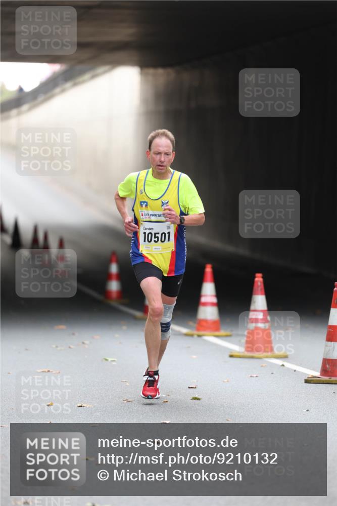 05.10.2025 - 20. swb-Marathon Bremen Michael Strokosch http://msf.ph/oto/9210132 05.10.2025 10:33:37 Laufen 10501 meine-sportfotos.de
