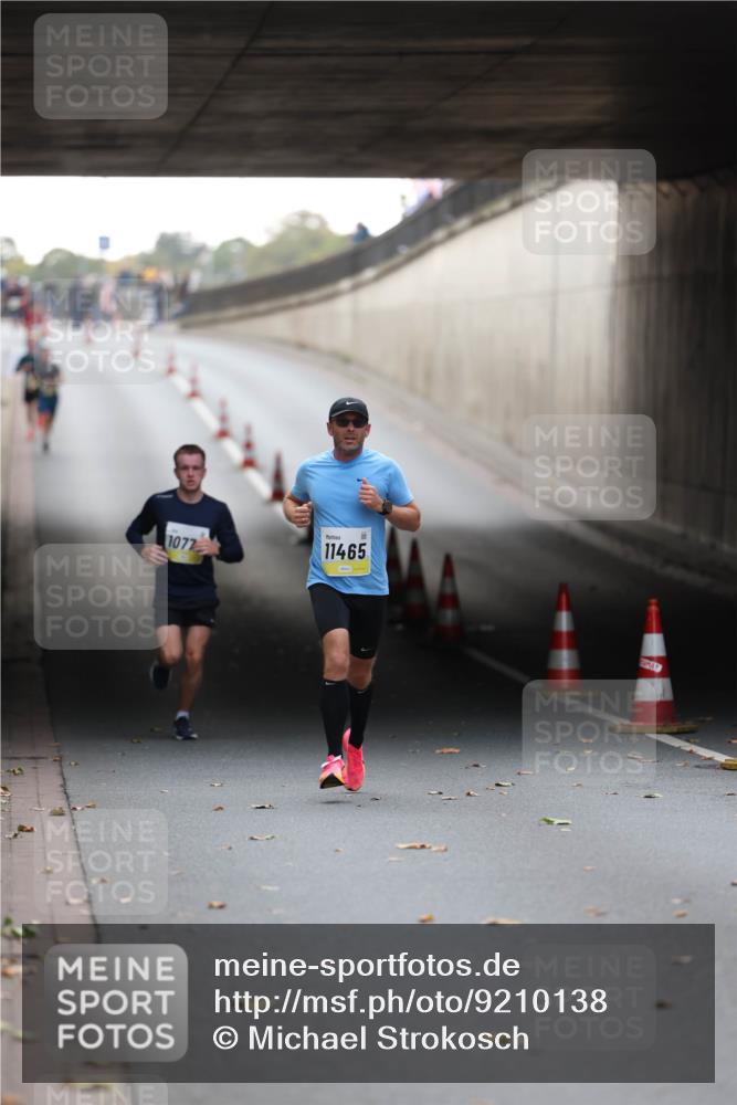 05.10.2025 - 20. swb-Marathon Bremen Michael Strokosch http://msf.ph/oto/9210138 05.10.2025 10:33:41 Laufen 1077, 11465 meine-sportfotos.de