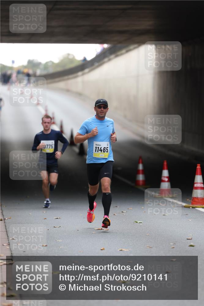 05.10.2025 - 20. swb-Marathon Bremen Michael Strokosch http://msf.ph/oto/9210141 05.10.2025 10:33:42 Laufen 775, 11465 meine-sportfotos.de