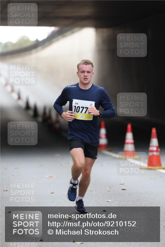 05.10.2025 - 20. swb-Marathon Bremen Michael Strokosch http://msf.ph/oto/9210152 05.10.2025 10:33:46 Laufen 1077 meine-sportfotos.de