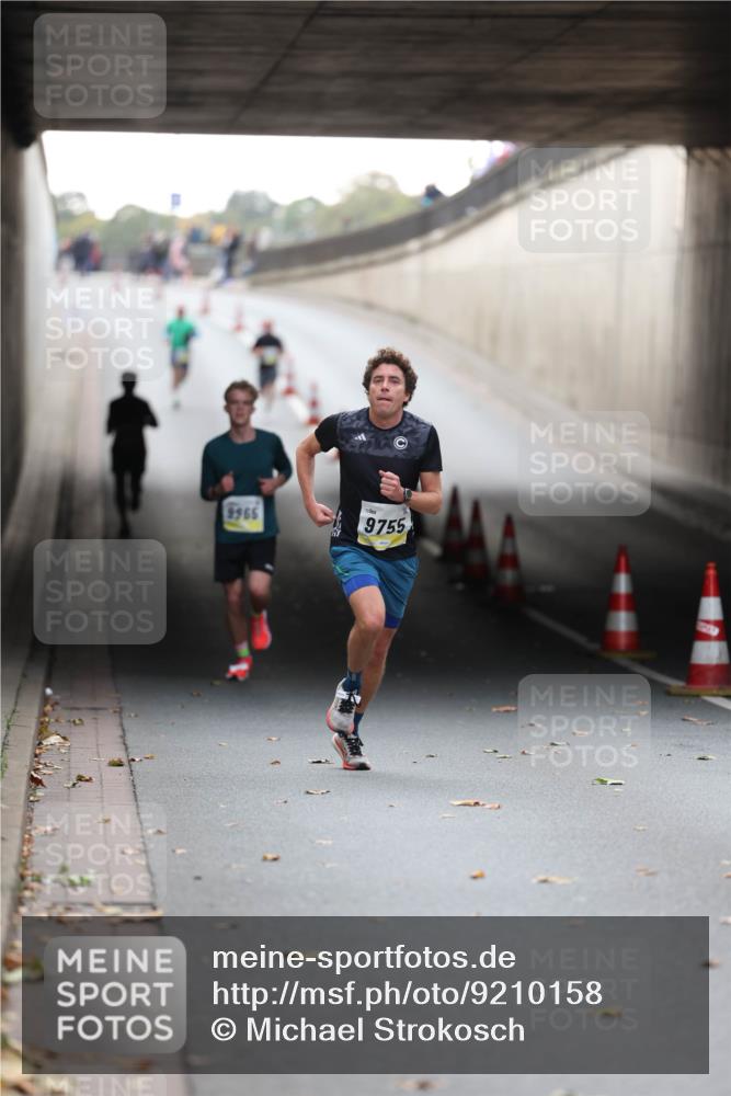 05.10.2025 - 20. swb-Marathon Bremen Michael Strokosch http://msf.ph/oto/9210158 05.10.2025 10:33:58 Laufen 2965, 9755 meine-sportfotos.de