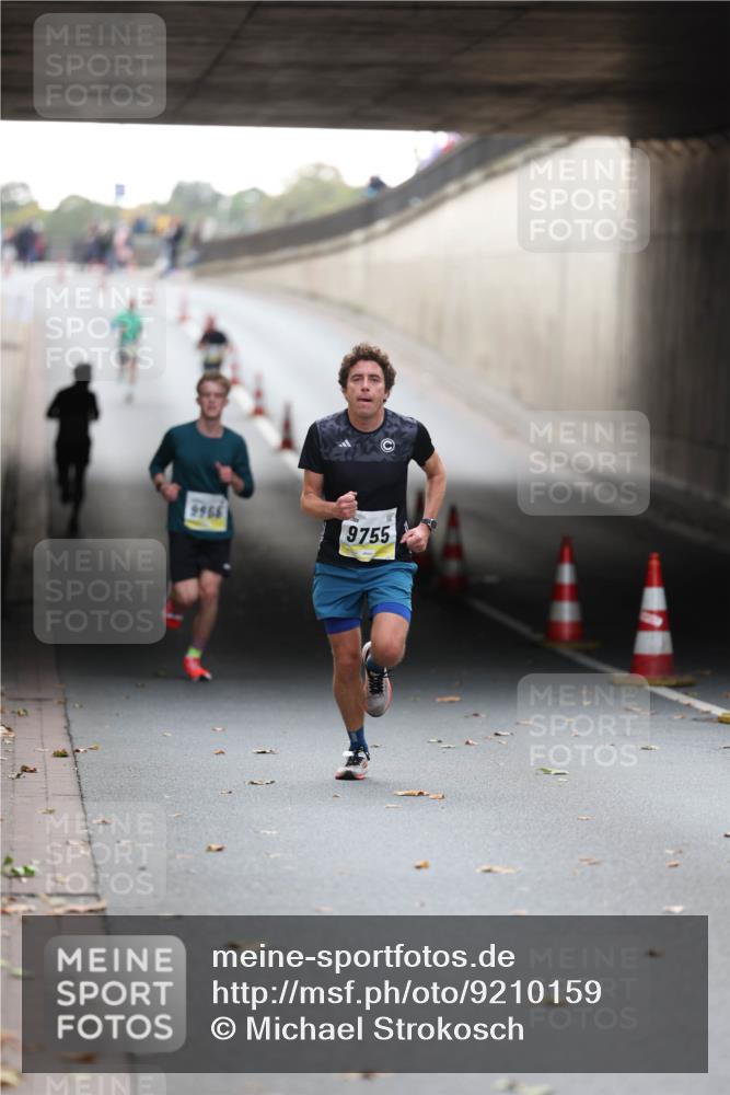 05.10.2025 - 20. swb-Marathon Bremen Michael Strokosch http://msf.ph/oto/9210159 05.10.2025 10:33:58 Laufen 9966, 9755 meine-sportfotos.de