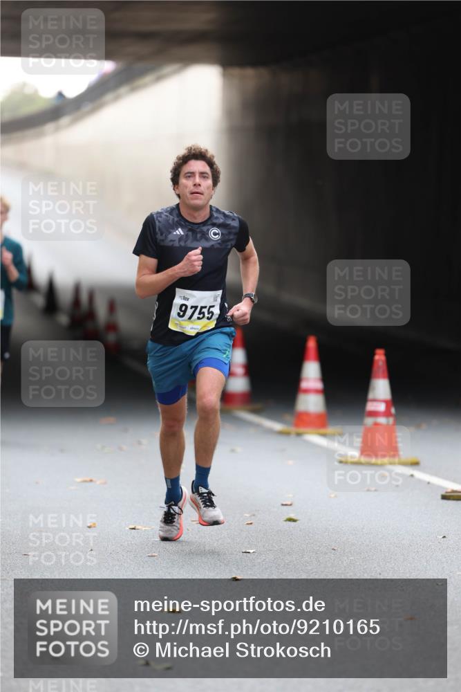 05.10.2025 - 20. swb-Marathon Bremen Michael Strokosch http://msf.ph/oto/9210165 05.10.2025 10:34:00 Laufen 9755 meine-sportfotos.de