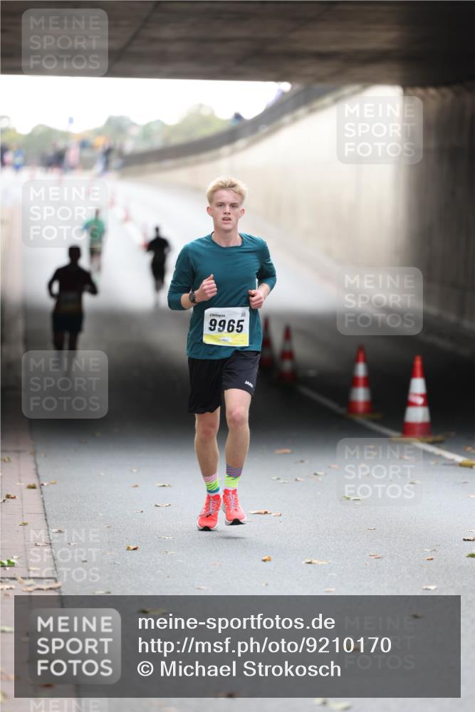 05.10.2025 - 20. swb-Marathon Bremen Michael Strokosch http://msf.ph/oto/9210170 05.10.2025 10:34:02 Laufen 9965 meine-sportfotos.de