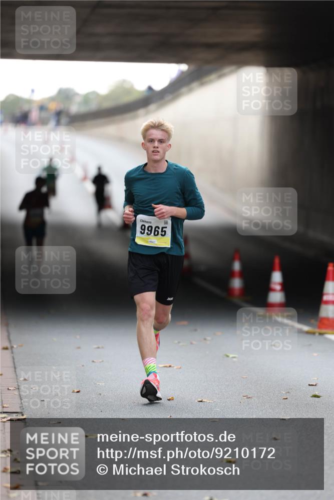 05.10.2025 - 20. swb-Marathon Bremen Michael Strokosch http://msf.ph/oto/9210172 05.10.2025 10:34:02 Laufen 9965 meine-sportfotos.de
