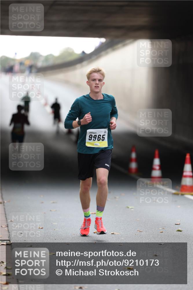 05.10.2025 - 20. swb-Marathon Bremen Michael Strokosch http://msf.ph/oto/9210173 05.10.2025 10:34:03 Laufen 9965 meine-sportfotos.de