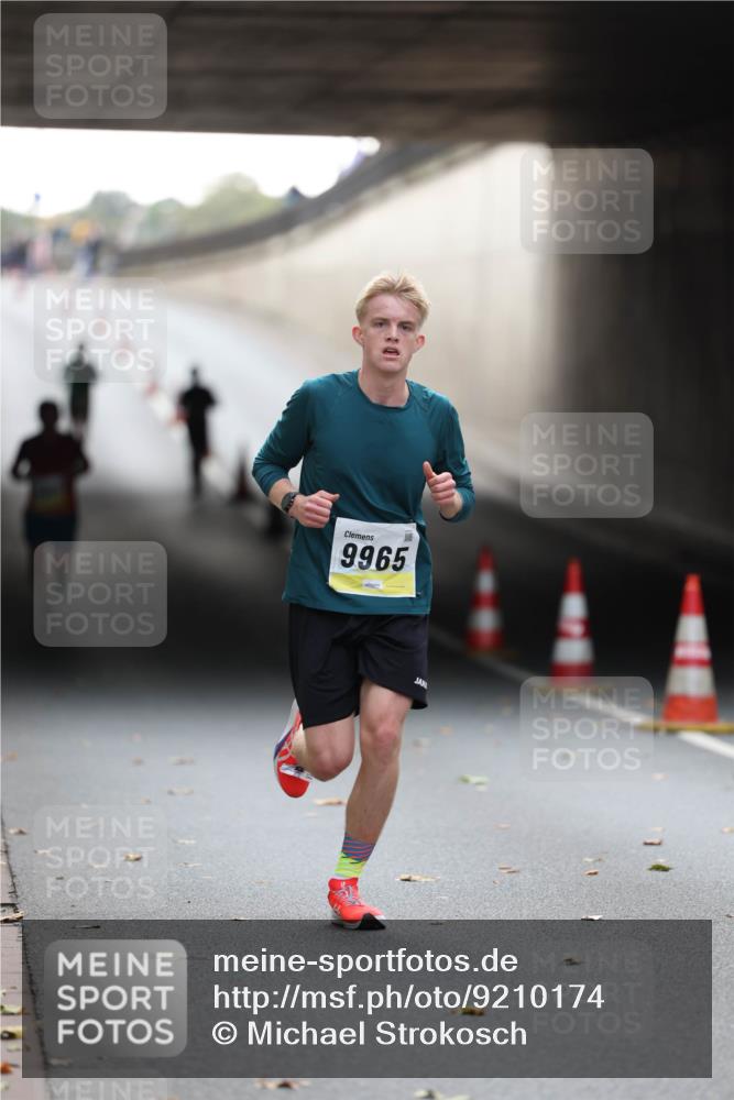 05.10.2025 - 20. swb-Marathon Bremen Michael Strokosch http://msf.ph/oto/9210174 05.10.2025 10:34:03 Laufen 9965 meine-sportfotos.de