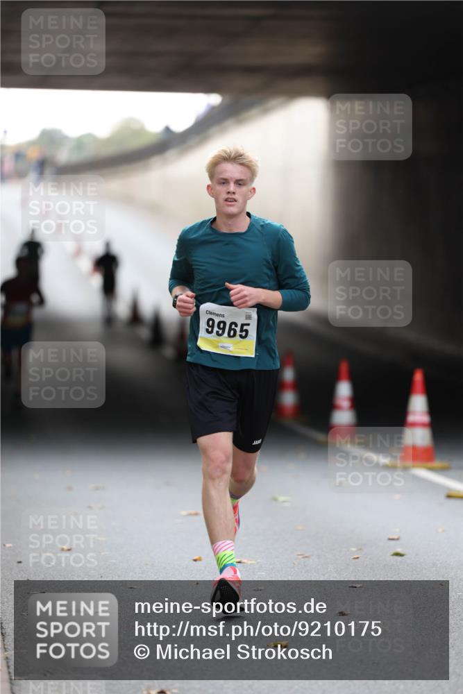 05.10.2025 - 20. swb-Marathon Bremen Michael Strokosch http://msf.ph/oto/9210175 05.10.2025 10:34:03 Laufen 9965 meine-sportfotos.de