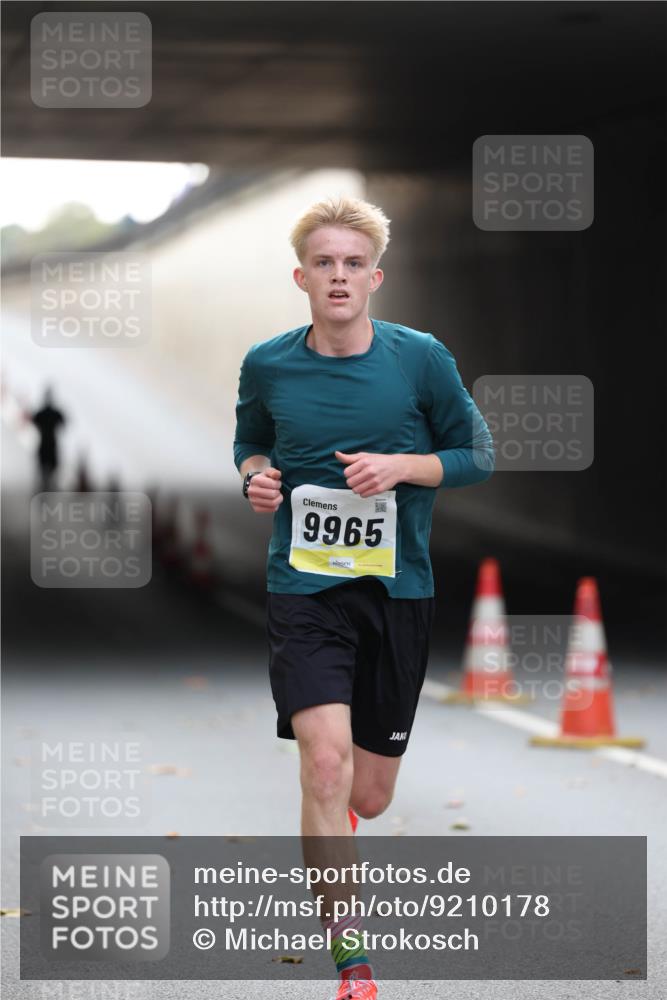 05.10.2025 - 20. swb-Marathon Bremen Michael Strokosch http://msf.ph/oto/9210178 05.10.2025 10:34:04 Laufen 9965 meine-sportfotos.de