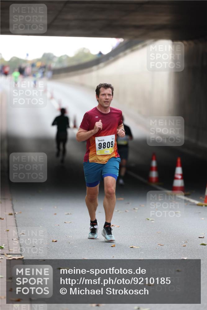 05.10.2025 - 20. swb-Marathon Bremen Michael Strokosch http://msf.ph/oto/9210185 05.10.2025 10:34:10 Laufen 9809 meine-sportfotos.de