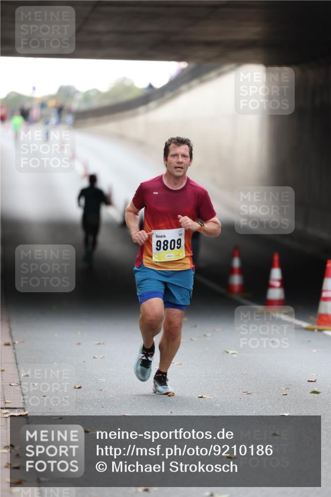 05.10.2025 - 20. swb-Marathon Bremen Michael Strokosch http://msf.ph/oto/9210186 05.10.2025 10:34:10 Laufen 9809 meine-sportfotos.de
