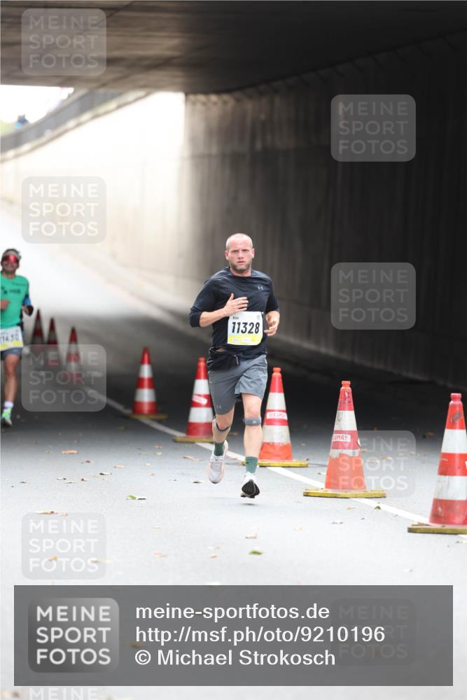 05.10.2025 - 20. swb-Marathon Bremen Michael Strokosch http://msf.ph/oto/9210196 05.10.2025 10:34:13 Laufen 1430, 11328 meine-sportfotos.de