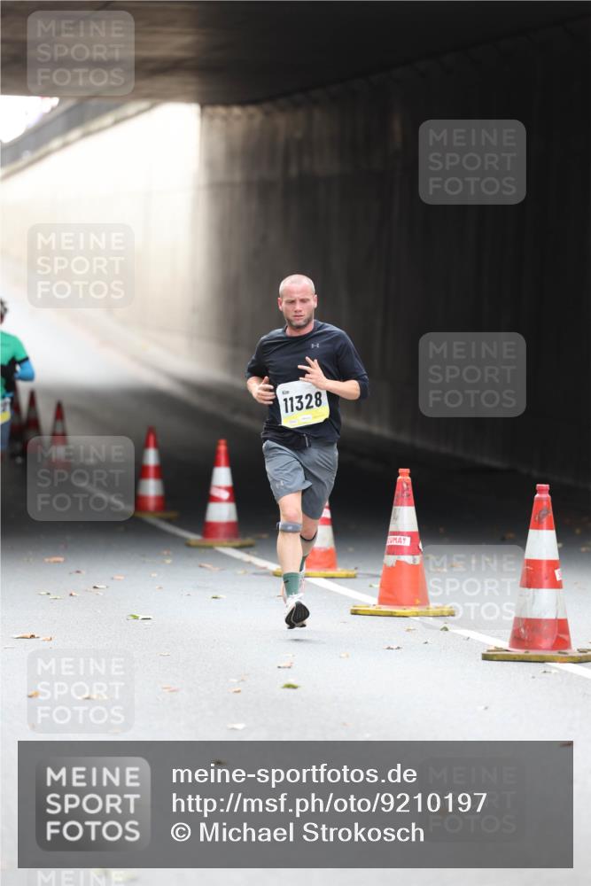 05.10.2025 - 20. swb-Marathon Bremen Michael Strokosch http://msf.ph/oto/9210197 05.10.2025 10:34:14 Laufen 11328 meine-sportfotos.de