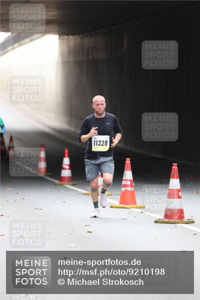 05.10.2025 - 20. swb-Marathon Bremen Michael Strokosch http://msf.ph/oto/9210198 05.10.2025 10:34:14 Laufen 11328 meine-sportfotos.de
