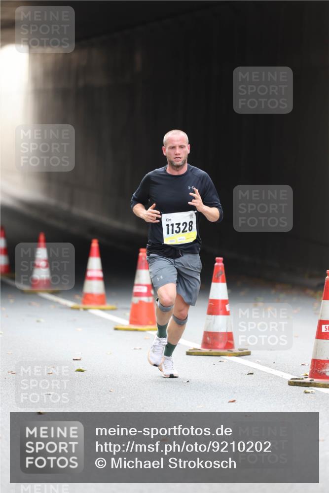 05.10.2025 - 20. swb-Marathon Bremen Michael Strokosch http://msf.ph/oto/9210202 05.10.2025 10:34:15 Laufen 11328 meine-sportfotos.de
