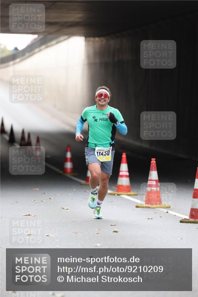 05.10.2025 - 20. swb-Marathon Bremen Michael Strokosch http://msf.ph/oto/9210209 05.10.2025 10:34:17 Laufen 11430 meine-sportfotos.de