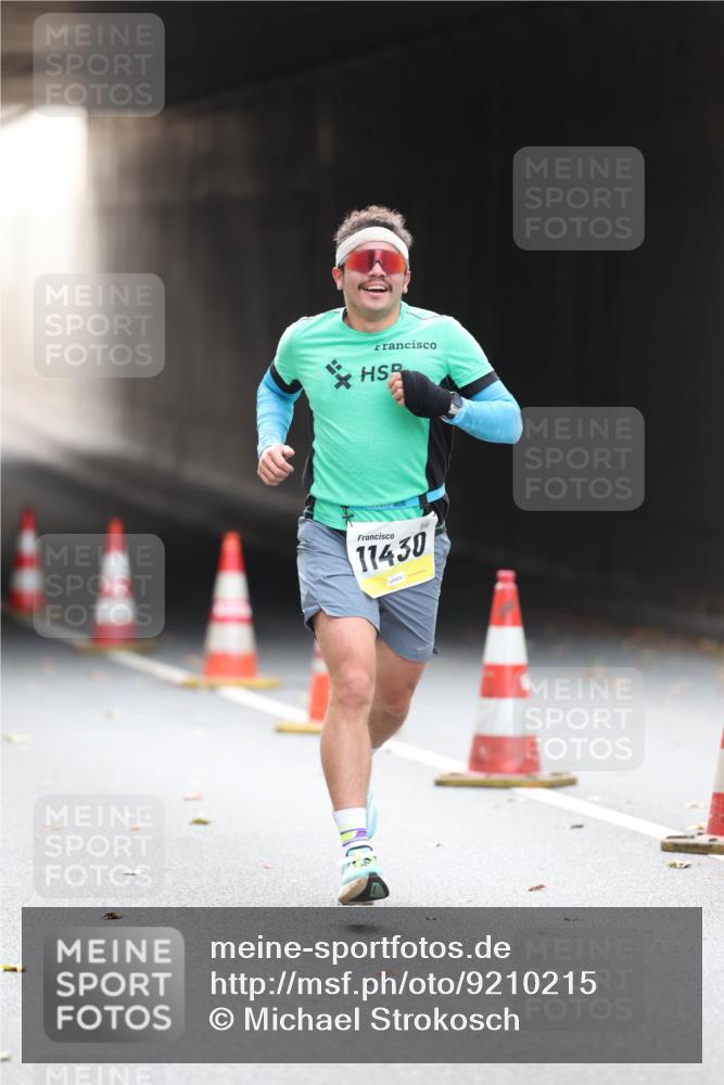 05.10.2025 - 20. swb-Marathon Bremen Michael Strokosch http://msf.ph/oto/9210215 05.10.2025 10:34:19 Laufen 11430 meine-sportfotos.de