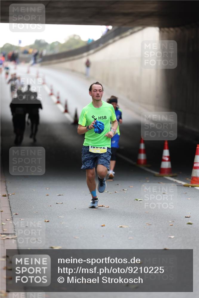05.10.2025 - 20. swb-Marathon Bremen Michael Strokosch http://msf.ph/oto/9210225 05.10.2025 10:34:37 Laufen 10002 meine-sportfotos.de