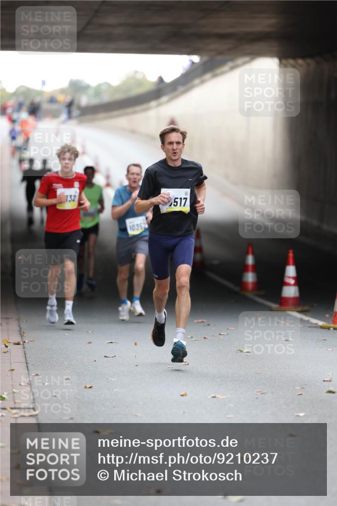 05.10.2025 - 20. swb-Marathon Bremen Michael Strokosch http://msf.ph/oto/9210237 05.10.2025 10:34:44 Laufen 132, 10352, 517 meine-sportfotos.de