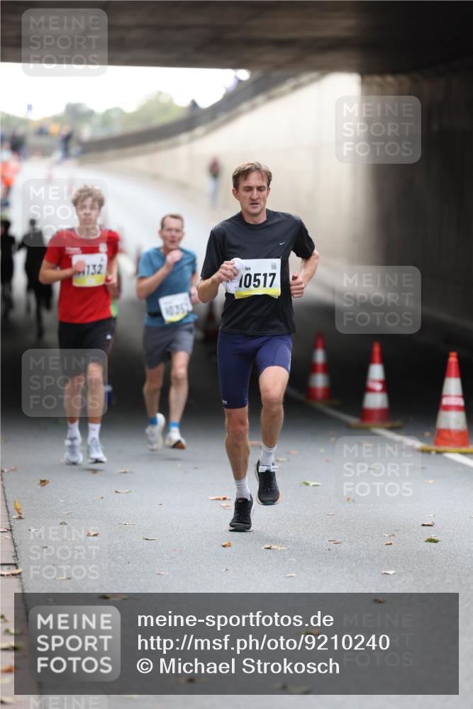 05.10.2025 - 20. swb-Marathon Bremen Michael Strokosch http://msf.ph/oto/9210240 05.10.2025 10:34:45 Laufen 132, 10, 35, 10517 meine-sportfotos.de