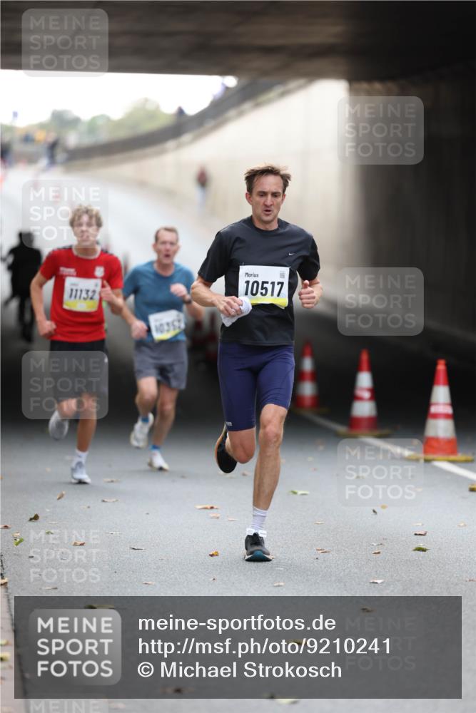 05.10.2025 - 20. swb-Marathon Bremen Michael Strokosch http://msf.ph/oto/9210241 05.10.2025 10:34:45 Laufen 11132, 10362, 10517 meine-sportfotos.de